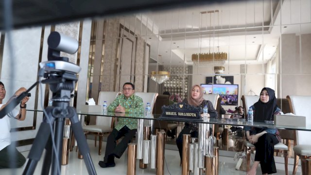 Wakil Wali Kota Makassar, Fatmawati Rusdi hadiri Rapat Koordinasi Nasional (Rakornas) Pengawasan Intern (Wasin) Pemerintah Tahun 2023 secara virtual, yang dibuka secara langsung oleh Presiden RI, Joko Widodo, Rabu (14/06/2023).
