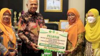 Juara II Lomba Hafalan 100 Hadits, Nuraeni Terima Bonus Dari Bupati Luwu