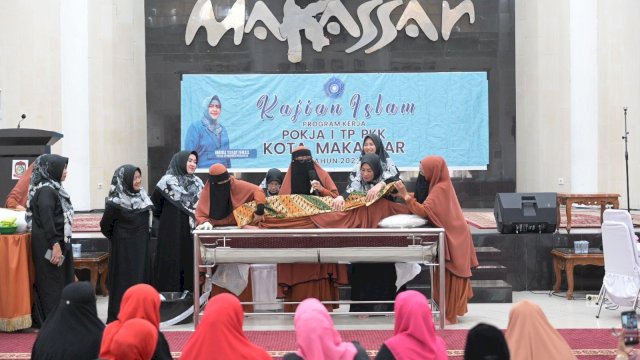 PKK Kota Makassar Gelar Kajian Islam Cara Perawatan Jenazah