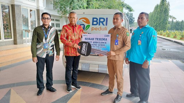 BRI Serahkan CSR Mobil Ambulance Kepada RSUD Batara Guru