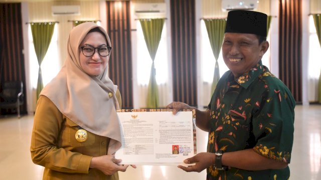 Bupati Luwu Utara Serahkan SK Pensiun kepada 19 ASN Purna Bakti