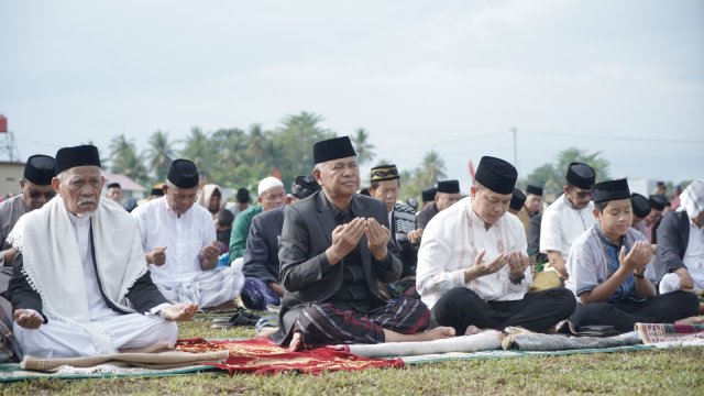 Idul Adha 1444 H, Bupati Luwu Terharu Saat Mendoakan Almarhum Wakil Bupati