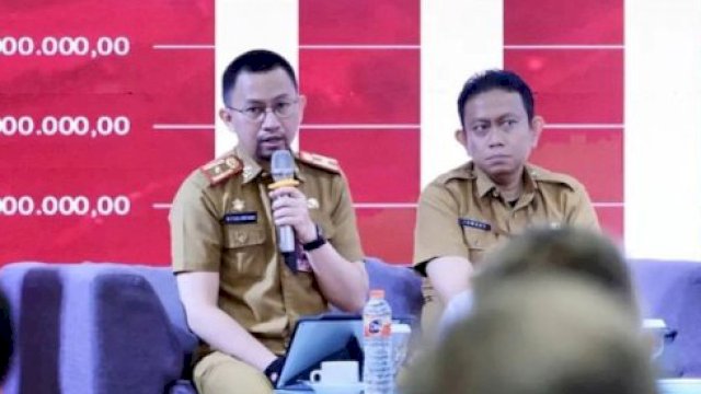  Sekretaris Badan Pendapatan Daerah (Bapenda) Kota Makassar, Fuad Arfandi menjadi narasumber Forum Konsultasi Publik terkait Rancangan Awal RKPD Tahun 2024.