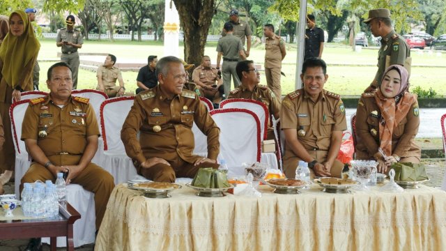 Hari Lingkungan Hidup atau World Environtment Day yang diperingati setiap 5 Juni mendapat perhatian khusus Bupati Luwu, Dr. H. Basmin Mattayang, M.Pd. Pada peringatan tahun ini, Bupati Luwu bersama jajarannya lakukan penanaman pohon serentak.