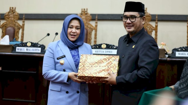 Wakil Wali Kota Makassar, Fatmawati Rusdi, mewakili Wali Kota Makaasar, Moh Ramdhan Pomanto, menyampaikan rancangan peraturan daerah tentang pertanggungjawaban pelaksanaan APBD Tahun Anggaran 2022.