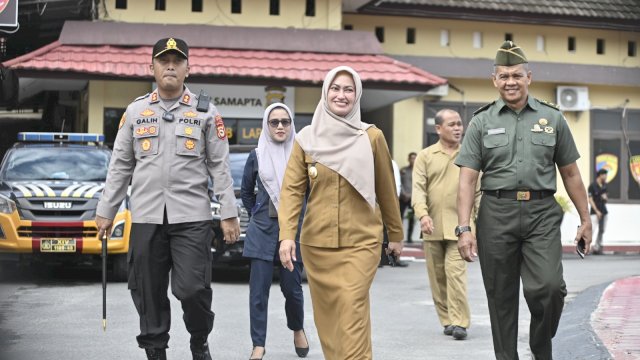 Polres Luwu Utara menggelar Apel deklarasi polisi RW/dusun Polres Luwu Utara Polda Sulsel di pelataran Mako Polres Luwu Utara Senin, 05/06/2023