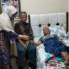 Bersama Sang Istri, Basmin Mattayang Jenguk Datu Luwu