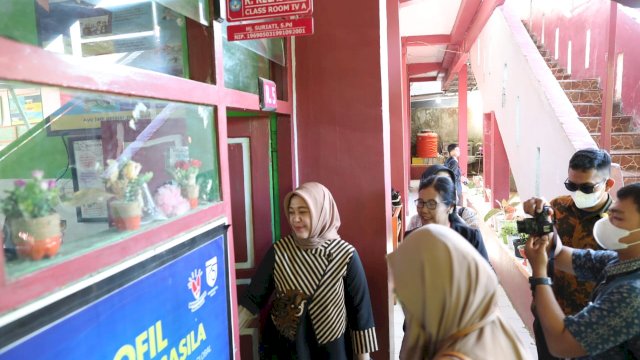 Wakil Wali Kota Makassar, lakukan peninjauan kondisi Sekolah Dasar Negeri (SDN) di empat kecamatan sekaligus, yakni Kecamatan Biringkanayya, Talamanrea, Panakukang, dan Makassar, guna wujudkan sekolah terintegrasi di Kota Makassar, Kamis (8/06/2023).