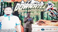 Gubernur Andi Sudirman Serahkan Hadiah Utama Rp 25 Juta di Kejuaraan Balap Sepeda Downhill Gravity South Celebes