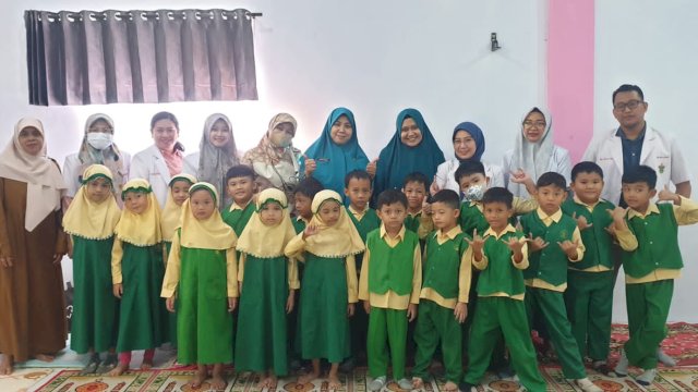 PAUD HI binaan Provinsi menggelar kegiatan penyuluhan dan pemeriksaan kesehatan gigi dan mulut di TK Aisiyah Mamajang yang berlokasi di Jl. Tupai No. 35 Mamajang. 