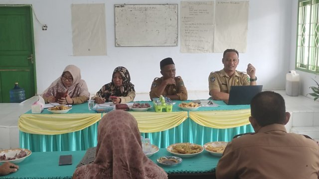 Perkembangan informasi dan teknologi makin tak tertahankan. Arusnya begitu deras menembus ruang-ruang digital yang juga makin tak terhankan. Publik dimanjakan dengan berbagai informasi yang begitu cepat menghampiri mata pembaca.