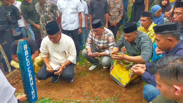 Bupati Bulukumba Andi Muchtar Ali Yusuf ikut berdukacita atas meninggalnya ayahanda Rais, yang merupakan Ketua DPD KNPI Kabupaten Bulukumba.Bupati Bulukumba Andi Muchtar Ali Yusuf ikut berdukacita atas meninggalnya ayahanda Rais, yang merupakan Ketua DPD KNPI Kabupaten Bulukumba.