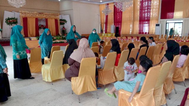 Tim Penggerak PKK Sulsel melalui Pokja IV rutin melaksanakan kegiatan penyuluhan kepada orang tua dan anak di Rumah Gizi di kantor PKK Sulsel, gedung Kartini, Rabu, 14 Juni 2023.