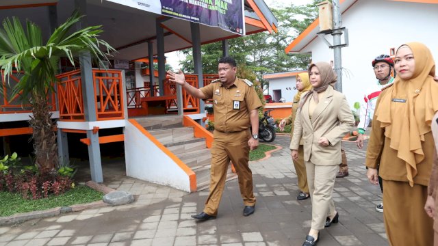 Wakil Wali Kota Makassar, Fatmawati Rusdi kunjungi lorong Jl Gusung Jihad, dalam rangka persiapan lomba kelurahan/desa tingkat Kabupaten/Kota 2023, Selasa (20/06/2023).