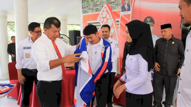 Lepas Kontingen Porseni PGRI, Bupati Andi Utta : Bulukumba Harus Menjadi Kontingen Terbaik