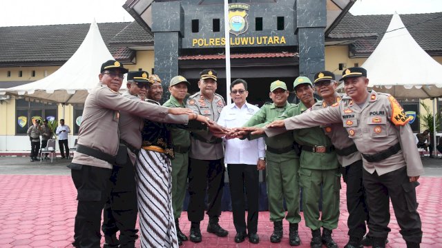 Sekretaris Daerah Kabupaten Luwu Utara Ir. Armiadi menghadiri Apel ketua satuan keamanan lingkungan ( kasat kamling) yang di selenggarakan oleh Polres Luwu Utara di Pelataran Makopolres Luwu Utara Rabu, 21/06/2023.