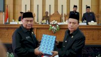 Sekda Luwu Serahkan Ranperda Pertanggungjawaban Pelaksanaan APBD Tahun Anggaran 2022 Ke DPRD