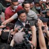 Politisi Demokrat Ian Latanro Kawal SYL Keluar Dari Gedung KPK