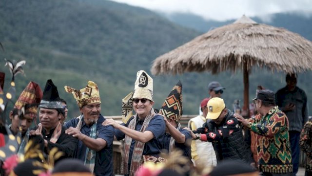 Desa Rinding Allo, Kecamatan Rongkong, Kabupaten Luwu Utara menjadi salah satu desa wisata dari 4.575 desa yang terpilih masuk ke dalam 75 Besar Anugerah Desa Wisata Indonesia (ADWI) 2023.