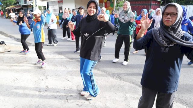 Sabtu Ceria, Fatmawati Rusdi Senam Sehat dan Kunjungi Longwis Maastricht Bara Baraya