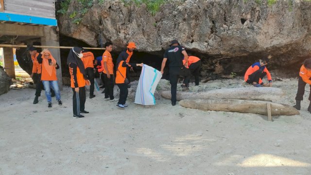 Akhir Pekan, BPBD Gelar Aksi Bersih di Pantai Tanjung Bira
