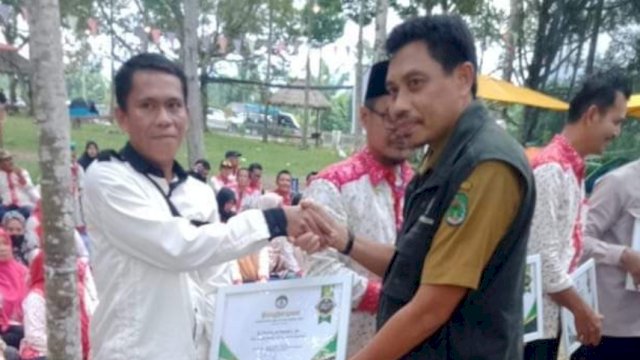 Dinilai Berdedikasi, Penyuluh THL asal Baebunta Ini Diganjar Perhiptani Awards 2023
