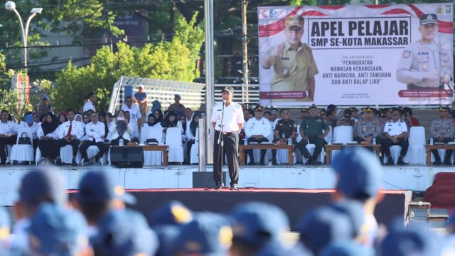 - Wali Kota Makassar, Moh Ramdhan Pomanto mengajak seluruh pelajar SMP se-Kota Makassar untuk bersama-sama memerangi narkoba, tawuran, balap liar, hingga hoax yang banyak berseliweran di media sosial.