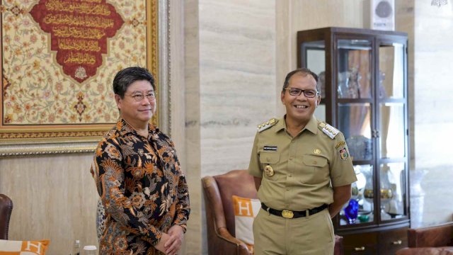 Wali Kota Makassar Moh Ramdhan Pomanto menerima audiensi Kepala Kantor Konsuler Jepang Makassar Ohashi Koichi di kediamannya, Senin, (31/07/2023).