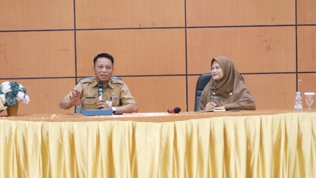 Trotoar.id, Makassar - Penjabat Sekertaris Daerah Provinsi Sulawesi Selatan (Sulsel), Andi Darmawan Bintang, menjadi narasumber dalam Pelatihan Kepemimpinan Administrator (PKA) Pemprov Sulsel 