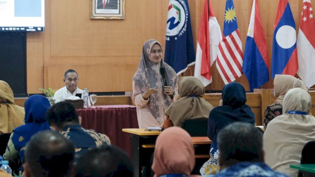 Di hadapan 82 peserta PKA LAN&nbsp; Makassar angkatan V&nbsp; dari pelbagai daerah di Indonesia, Bupati Luwu utara, Indah Putri Indriani memaparkan materi manajemen perubahan di sektor publik.