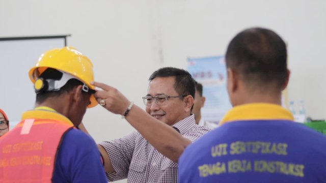 Anggota Komisi V DPR RI Muhammad Fauzi Membuka Pembekalan TK Konstruksi di Luwu Utara