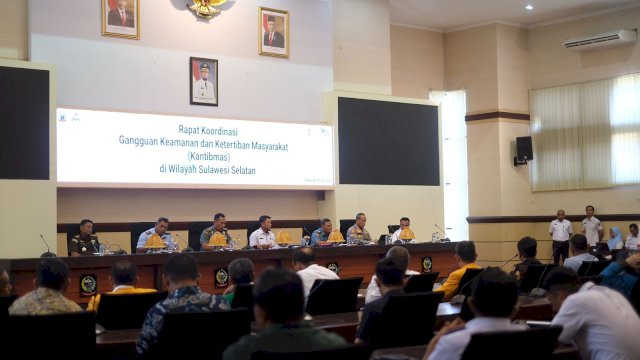 Penjabat Sekertaris Daerah Provinsi Sulawesi Selatan, Andi Darmawan Bintang, membuka Rapat Koordinasi Gangguan Keamanan dan Ketertiban Masyarakat (Kantibmas) di Wilayah Sulawesi Selatan, di Ruang Rapat Pimpinan, Kantor Gubernur, Rabu, 26 Juli 2023.