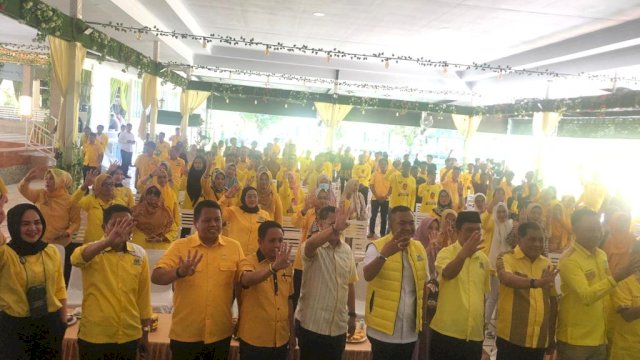 Nurdin Halid mengajak seluruh kader partai golkar dan bakal calon legislatif untuk bekerjasama dan memaksimalkan jaringan dalam mengawal pemenangan partai Golkar pada pemilu 2-24 mendatang&nbsp;