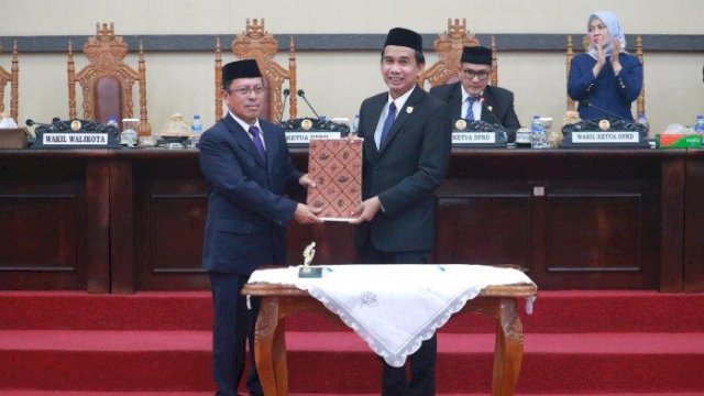 Ketua DPRD Kota Makassar Rudianto Lallo memimpin rapat paripurna penyampaian rekomendasi terhadap laporan keterangan pertanggungjawaban (LKPJ) Wali Kota Makassar Tahun Anggaran 2022.