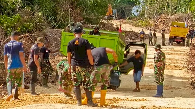 Jelang Penutupan, Satgas TMMD 117 Mulai Finishing Perintisan Jalan