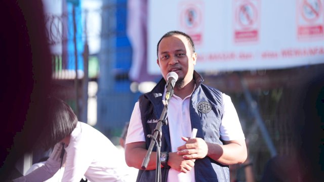 Gubernur Sulawesi Selatan Andi Sudirman Sulaiman