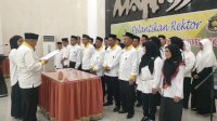 Ketua YPTKD Lantik Soekarno Sebagai Rektor UVRI
