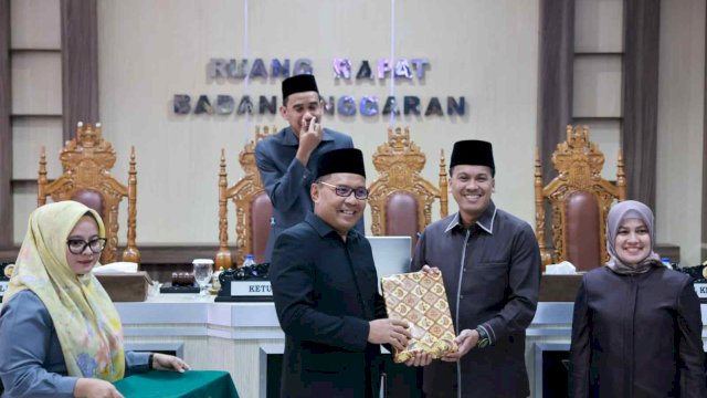 Wali Kota Makassar Moh Ramdhan Pomanto mensupport penuh Ranperda Inisiatif Komisi C Bidang Pembangunan DPRD Makassar Tentang Pengolahan Limbah Bahan Berbahaya dan Beracun (B3).