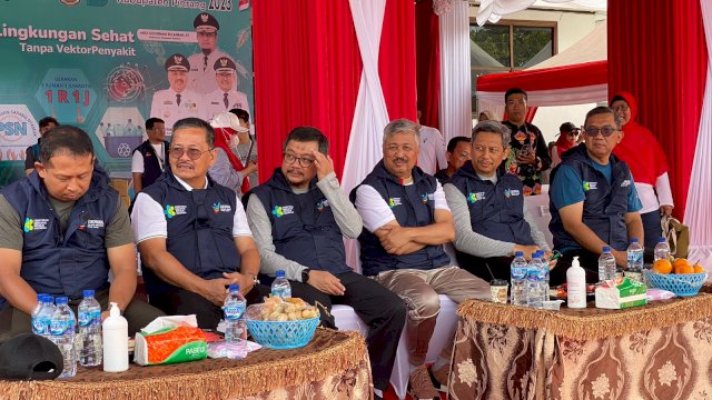 Peringati Hari Pengendalian Nyamuk Nasional, Pj Sekprov dan Bupati Pinrang Lepas Peserta Jalan Santai