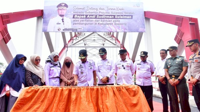 Bupati Soppeng, Kaswadi Razak, atas nama pemerintah dan masyarakat, mengucapkan terima kasih kepada Gubernur Sulawesi Selatan, Andi Sudirman Sulaiman, yang selama masa jabatannya berpihak kepada masyarakat Soppeng. 