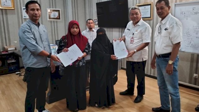 Gubernur Sulsel Serahkan Santunan Kematian Kepada Ahli Waris Korban Longsor di Jeneponto dan Maros