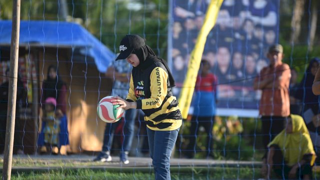 Bupati Lutra Harap Turnamen Voli Melahirkan Bibit Atlet