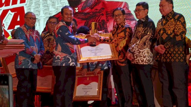 Luwu Utara Raih Penghargaan Percepatan Pembangunan Infrastruktur Daerah Zona 5