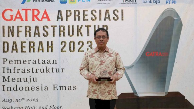 Pemkot Makassar Raih Penghargaan Infrastruktur Penunjang Publik