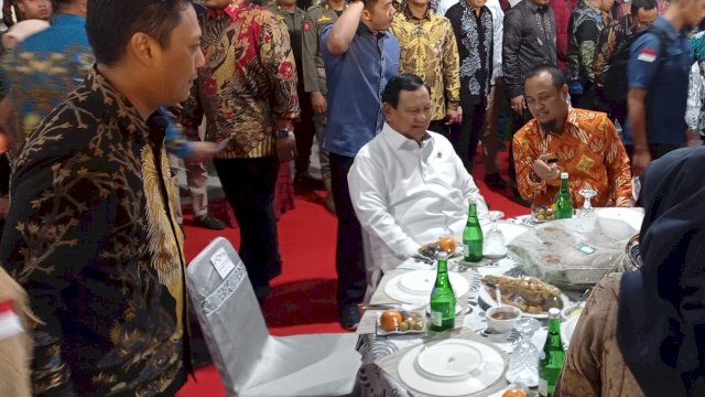 Menteri Pertahanan Prabowo Subianto Bersama Gubernur Sulsel Andi Sudirman Sulaiman dan Ketua DPD Gerindra Sulsel Andi Iwan Darmawan Aras