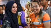 Bupati Lutra Serahkan Hadiah Ke Juara Nurnamen Volt Muh Fauzi Cup IV