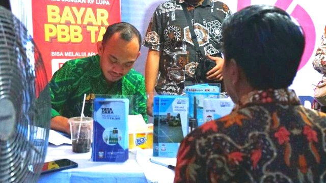 Pelayanan pada Booth Bapenda di Lokasi pelaksanaan F8