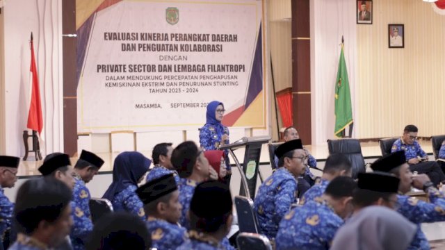 Memasuki pertengahan semester II tahun 2023, Pemda Luwu Utara melalui Badan Perencanaan Pembangunan, Penelitian dan Pengembangan Daerah (Bappelitbangda) menggelar evaluasi kinerja perangkat daerah, Senin (18/9/2023), di Aula La Galigo, kantor Bupati Luwu Utara, Masamba.