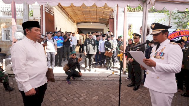 Gubernur Sulsel Inspektur Upacara Persemayaman Jenazah Mayjen TNI (Purn) HM Amin Syam