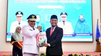 Serah Terima Memori Akhir Jabatan Gubernur Sulsel ke Bahtiar Baharuddin
